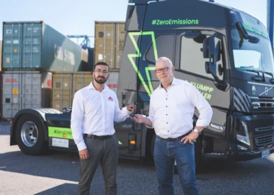 E-LKWS von Klumpp+Müller im Kehler Hafen